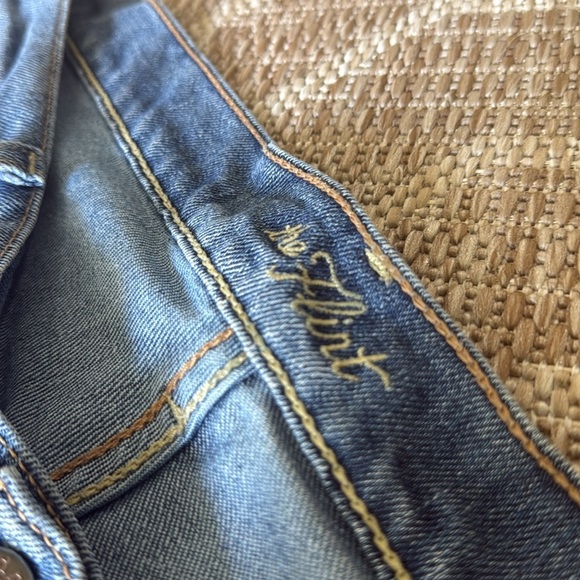 Old Navy The Flirt Jeans Light Wash - Picture 3 of 6